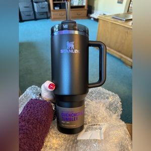 1-Stanley Black matte Chroma 40oz Mint. Price is for 1 cup